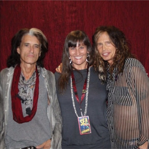 Meet your Posher, Laina - Picture 2 of 6